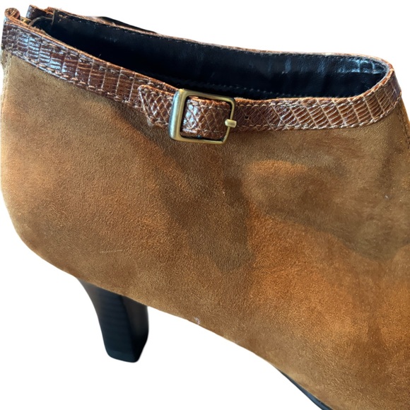 Aerosoles Comfortable Elegant Brown Suede Ankle Boots - Picture 4 of 7